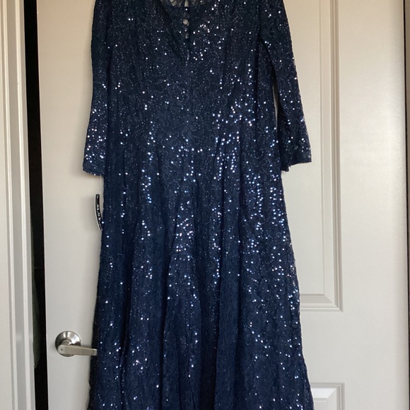 SL FASHIONS Lace Overlay Fit & Flare Midi Dress, size 16 - Picture 6 of 11